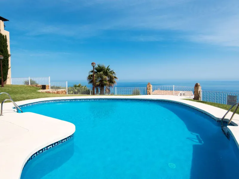 Exclusive property for sale in a luxury residential complex in the Buddhist stupa area in Benalmadena. We find this property completely renovated with the best qualities and design to offer us a modern and cozy atmosphere. It has 110 m2 built distributed 