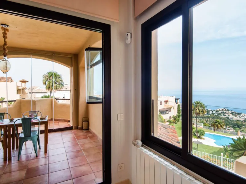 Exclusive property for sale in a luxury residential complex in the Buddhist stupa area in Benalmadena. We find this property completely renovated with the best qualities and design to offer us a modern and cozy atmosphere. It has 110 m2 built distributed 