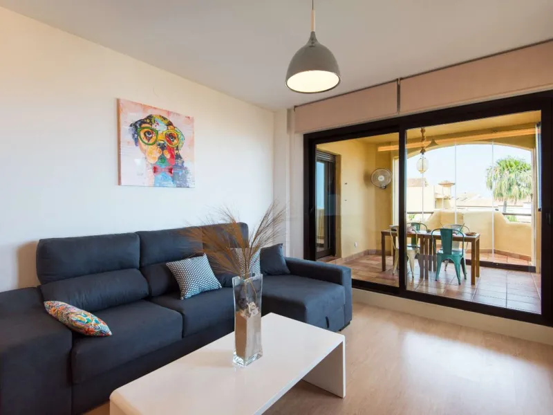 Exclusive property for sale in a luxury residential complex in the Buddhist stupa area in Benalmadena. We find this property completely renovated with the best qualities and design to offer us a modern and cozy atmosphere. It has 110 m2 built distributed 