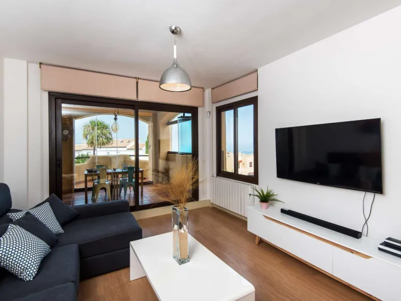 Exclusive property for sale in a luxury residential complex in the Buddhist stupa area in Benalmadena. We find this property completely renovated with the best qualities and design to offer us a modern and cozy atmosphere. It has 110 m2 built distributed 