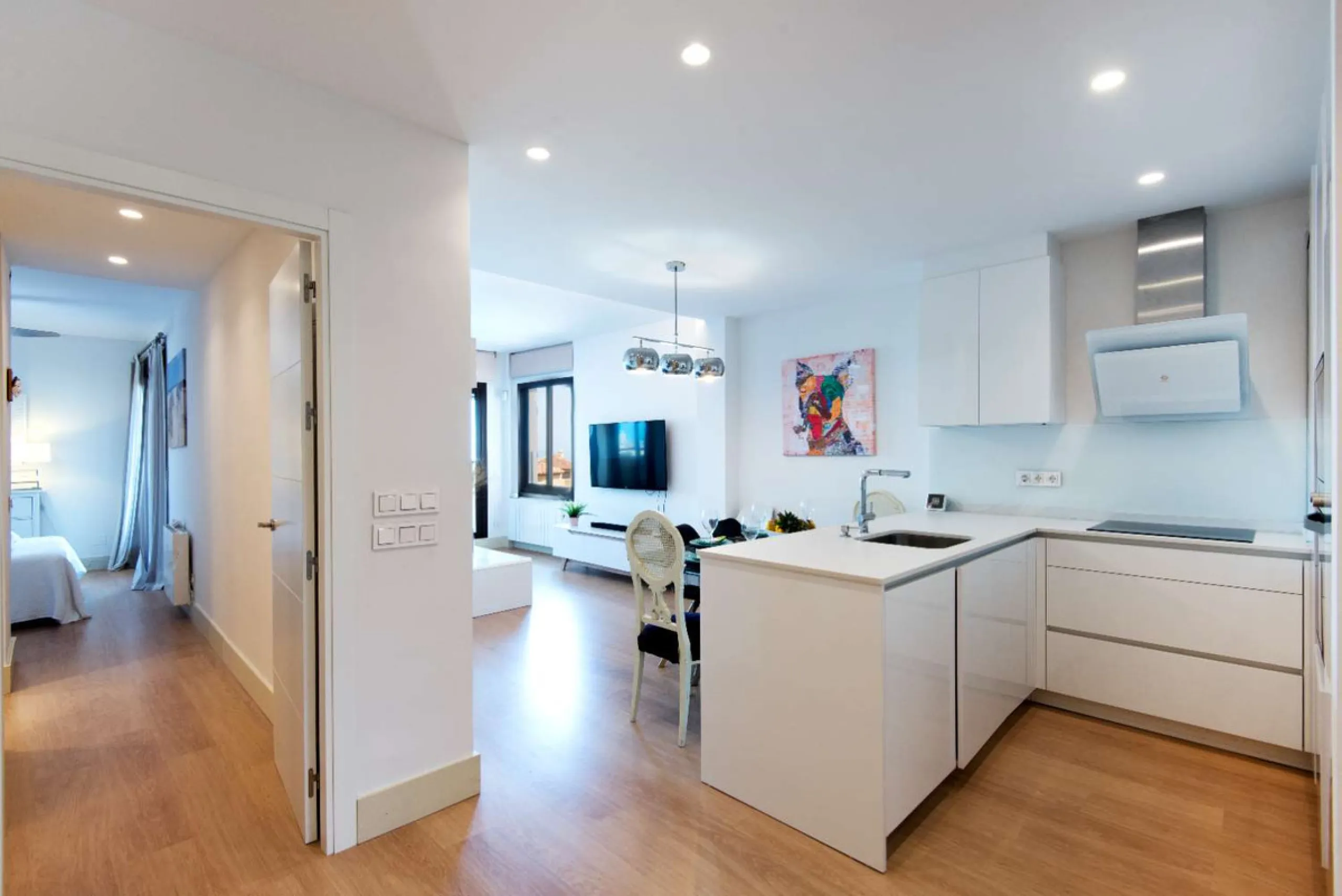 Exclusive property for sale in a luxury residential complex in the Buddhist stupa area in Benalmadena. We find this property completely renovated with the best qualities and design to offer us a modern and cozy atmosphere. It has 110 m2 built distributed 