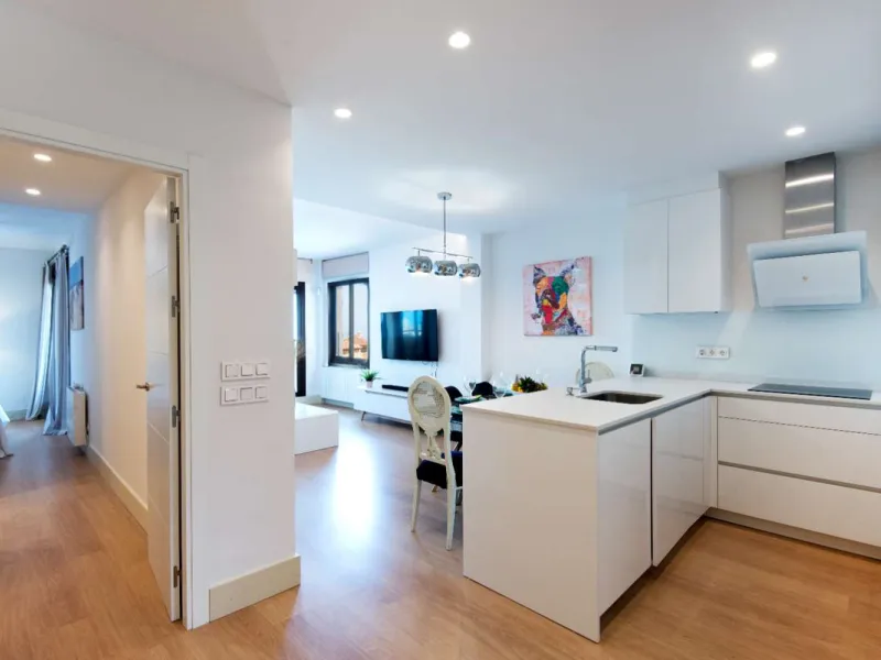 Exclusive property for sale in a luxury residential complex in the Buddhist stupa area in Benalmadena. We find this property completely renovated with the best qualities and design to offer us a modern and cozy atmosphere. It has 110 m2 built distributed 