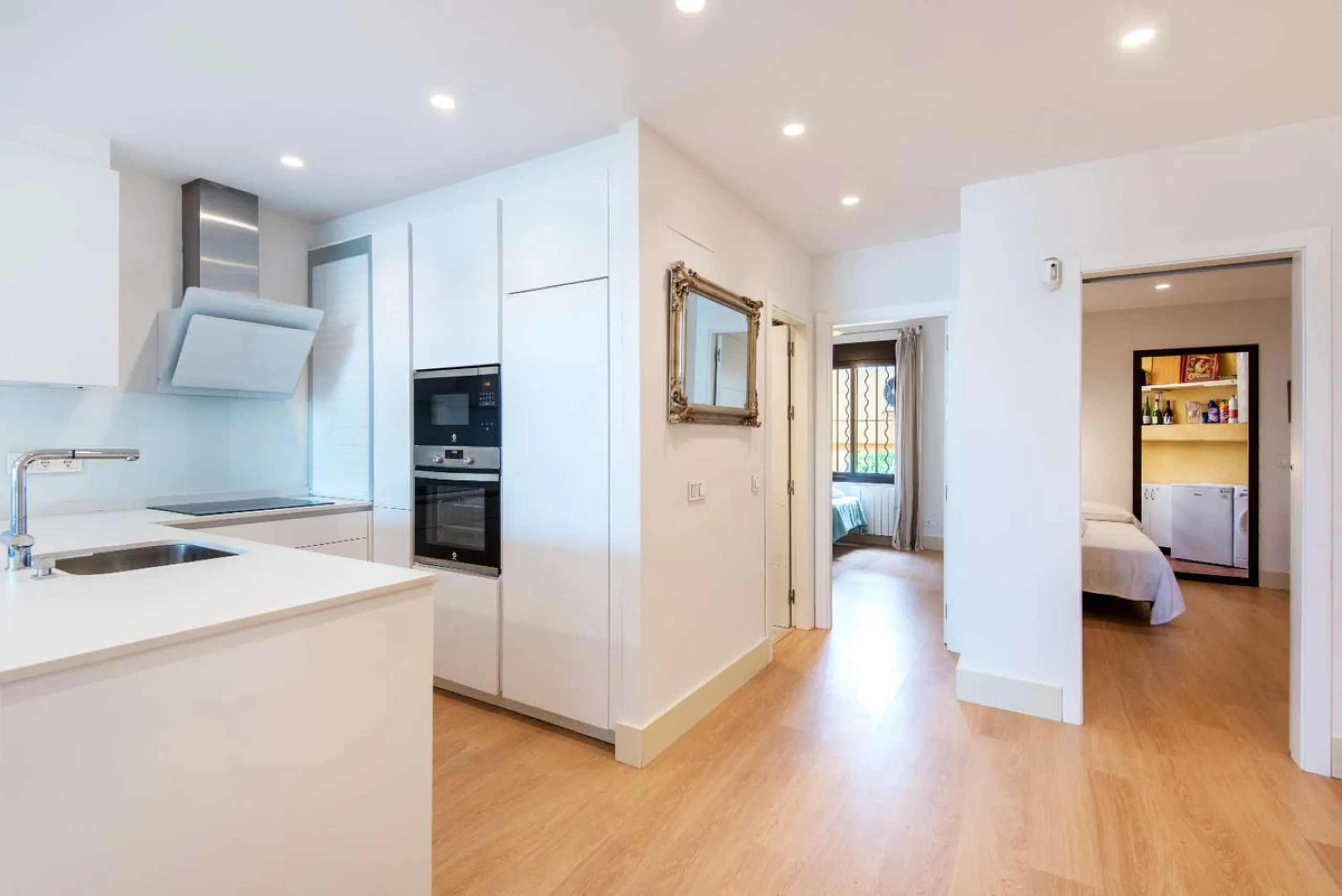 Exclusive property for sale in a luxury residential complex in the Buddhist stupa area in Benalmadena. We find this property completely renovated with the best qualities and design to offer us a modern and cozy atmosphere. It has 110 m2 built distributed 