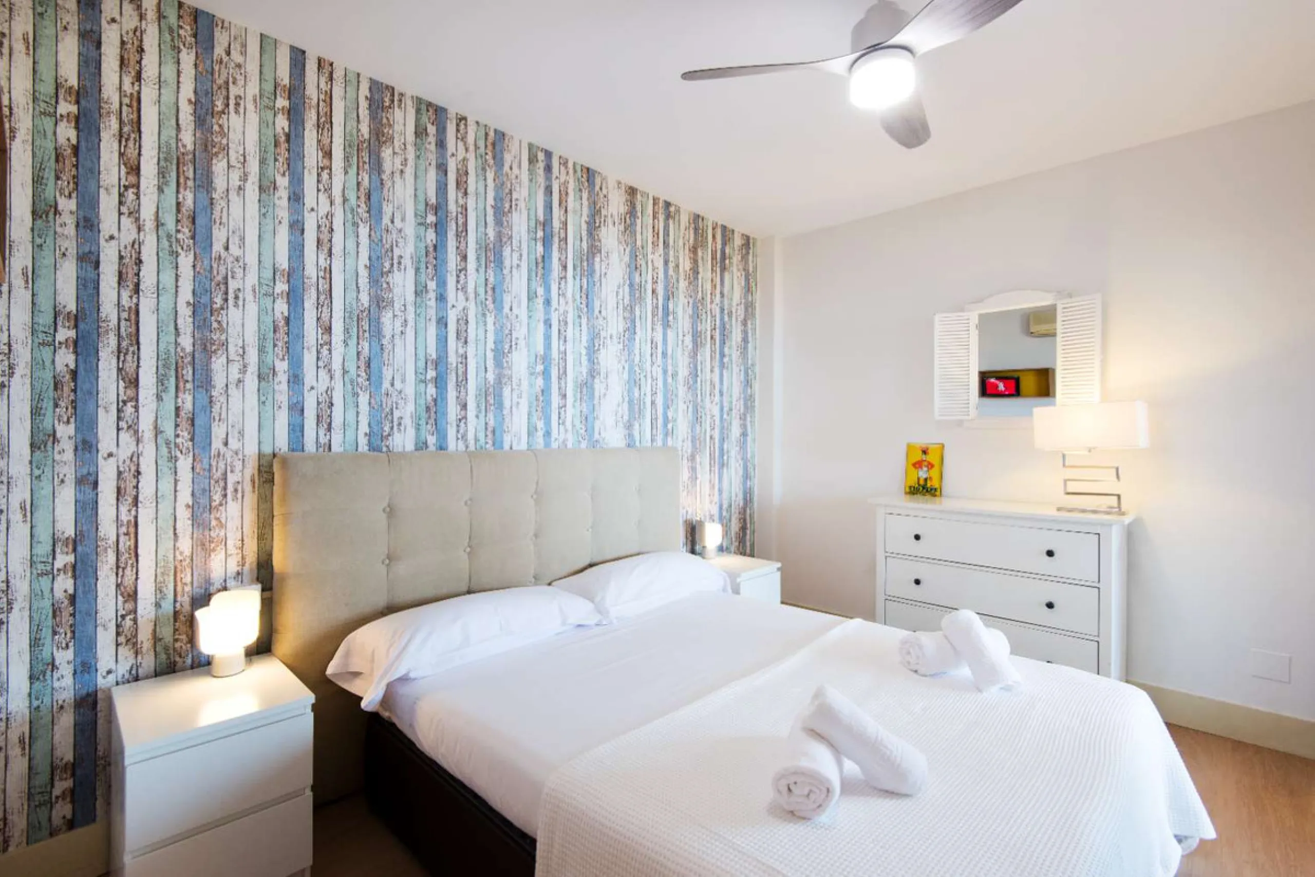 Exclusive property for sale in a luxury residential complex in the Buddhist stupa area in Benalmadena. We find this property completely renovated with the best qualities and design to offer us a modern and cozy atmosphere. It has 110 m2 built distributed 