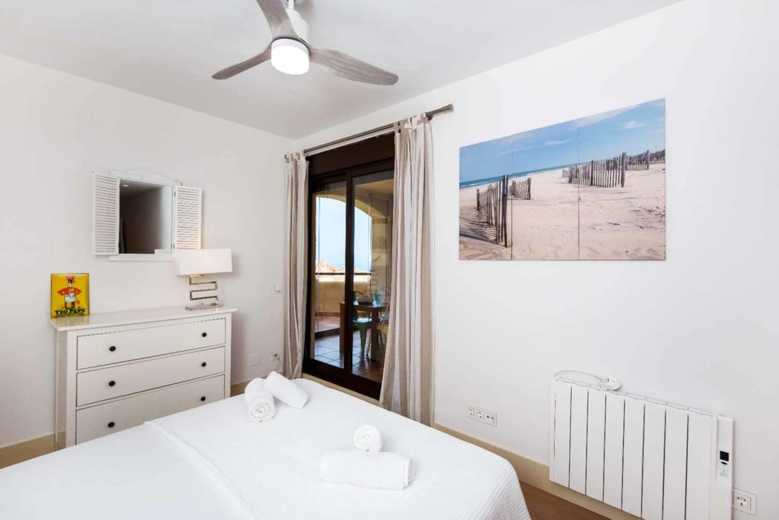 Exclusive property for sale in a luxury residential complex in the Buddhist stupa area in Benalmadena. We find this property completely renovated with the best qualities and design to offer us a modern and cozy atmosphere. It has 110 m2 built distributed 