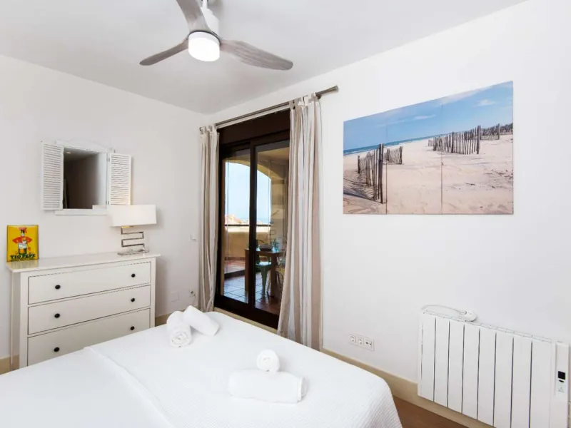 Exclusive property for sale in a luxury residential complex in the Buddhist stupa area in Benalmadena. We find this property completely renovated with the best qualities and design to offer us a modern and cozy atmosphere. It has 110 m2 built distributed 