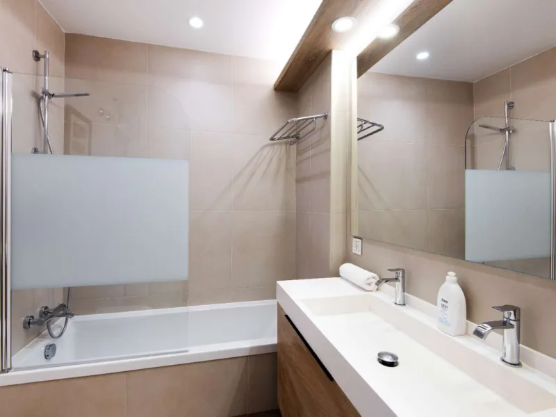 Exclusive property for sale in a luxury residential complex in the Buddhist stupa area in Benalmadena. We find this property completely renovated with the best qualities and design to offer us a modern and cozy atmosphere. It has 110 m2 built distributed 