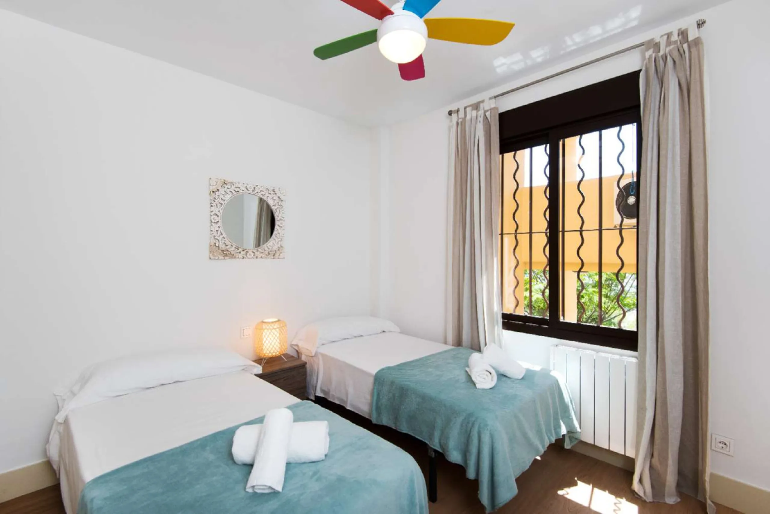 Exclusive property for sale in a luxury residential complex in the Buddhist stupa area in Benalmadena. We find this property completely renovated with the best qualities and design to offer us a modern and cozy atmosphere. It has 110 m2 built distributed 