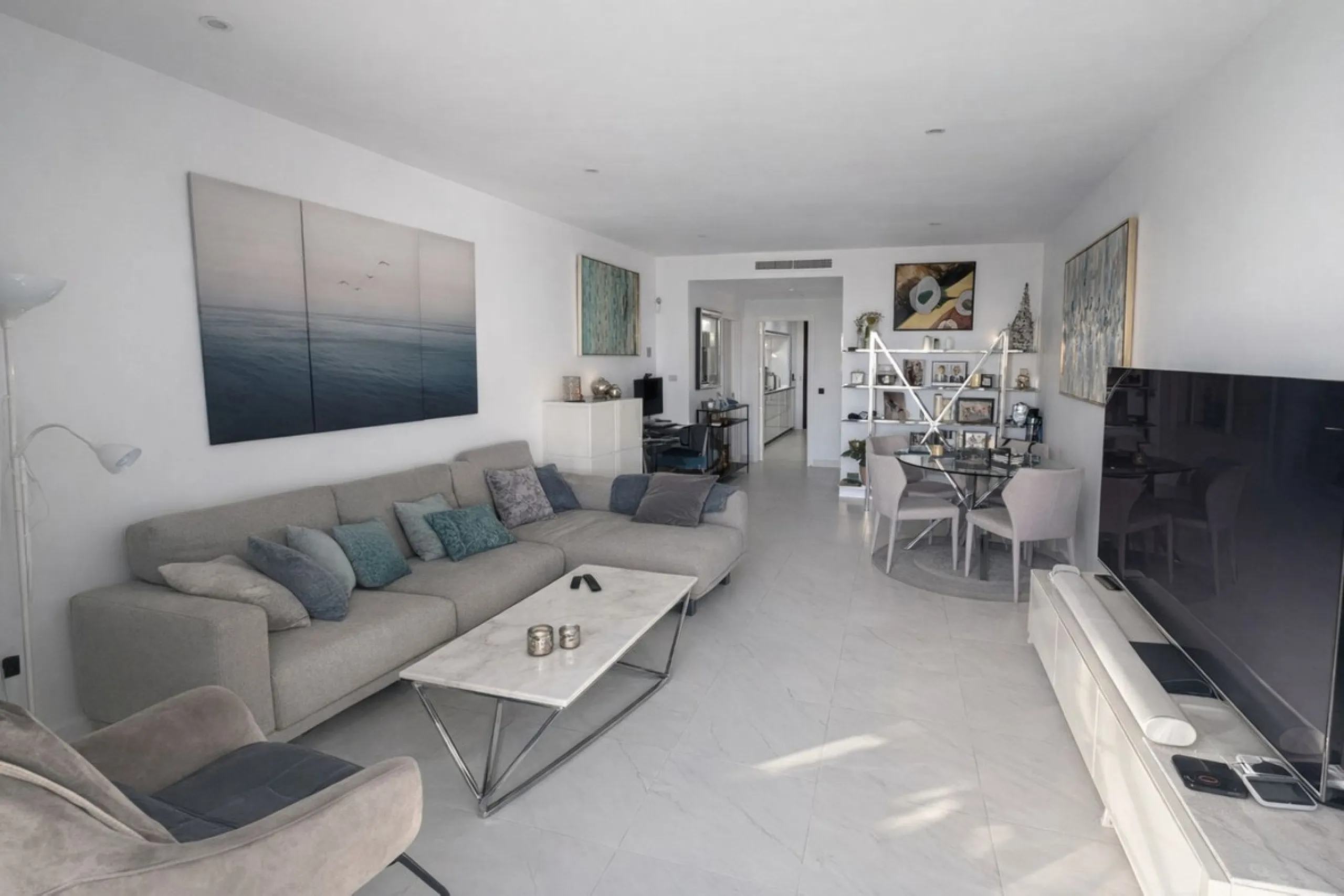 Apartment - Middle Floor Apartment в продаже в Estepona, Málaga. В доме 2 спален и 2 ванных комнат. Площадь дома 138 м²