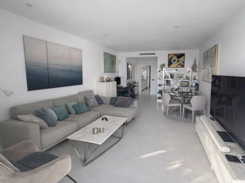 Apartment - Middle Floor Apartment в продаже в Estepona, Málaga. В доме 2 спален и 2 ванных комнат. Площадь дома 138 м²