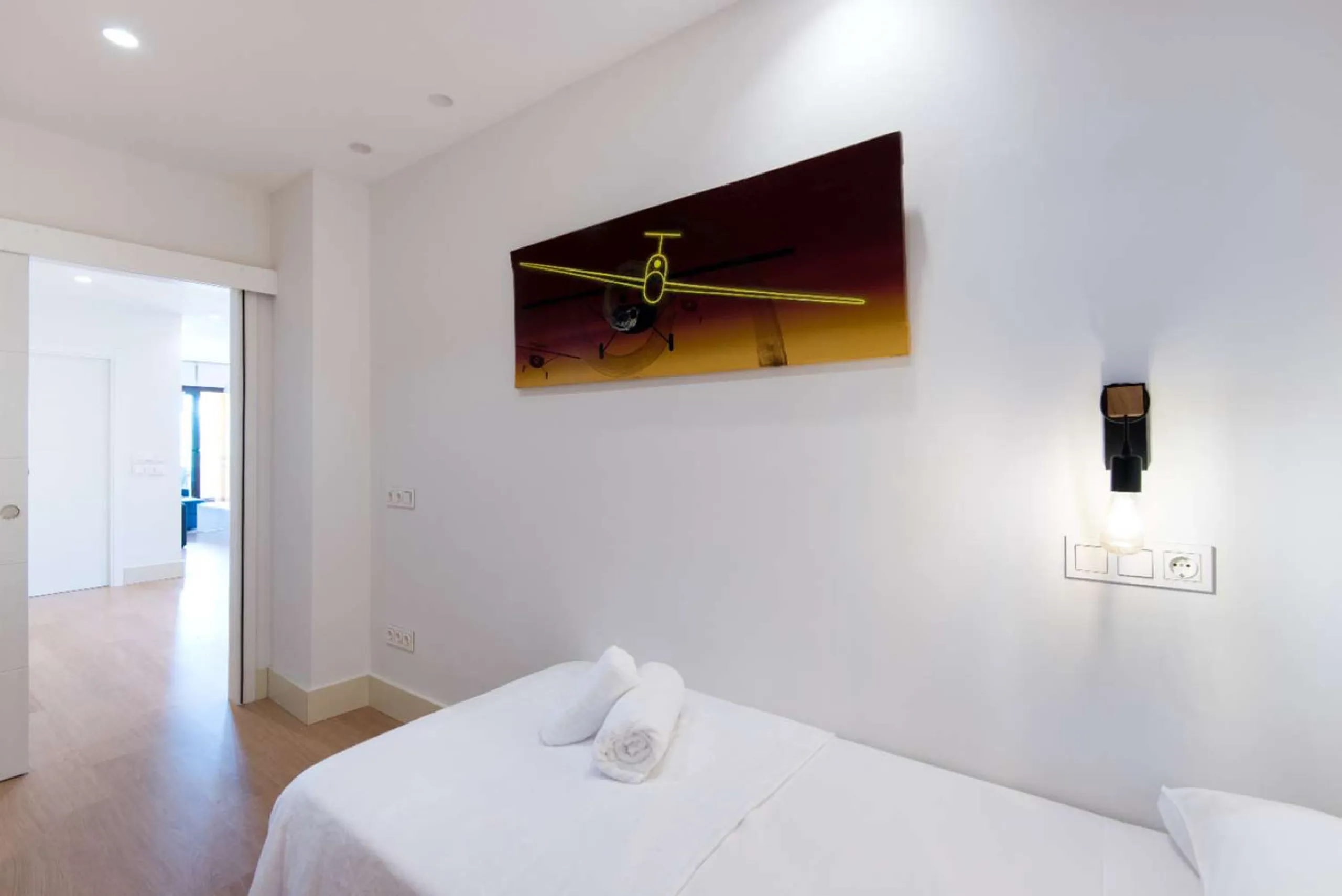 Exclusive property for sale in a luxury residential complex in the Buddhist stupa area in Benalmadena. We find this property completely renovated with the best qualities and design to offer us a modern and cozy atmosphere. It has 110 m2 built distributed 