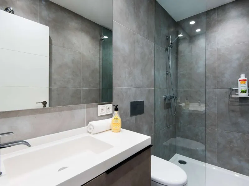 Exclusive property for sale in a luxury residential complex in the Buddhist stupa area in Benalmadena. We find this property completely renovated with the best qualities and design to offer us a modern and cozy atmosphere. It has 110 m2 built distributed 