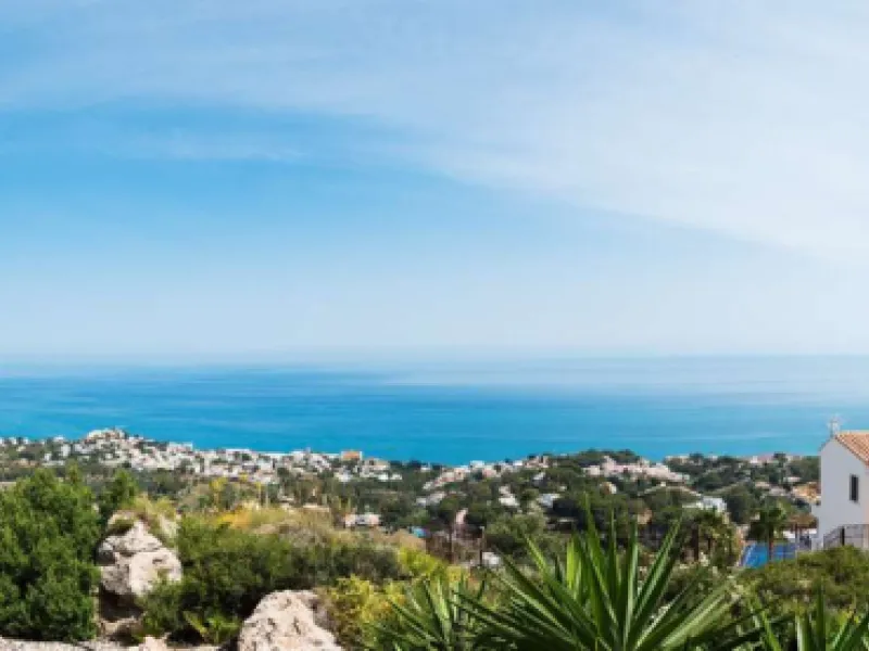 Exclusive property for sale in a luxury residential complex in the Buddhist stupa area in Benalmadena. We find this property completely renovated with the best qualities and design to offer us a modern and cozy atmosphere. It has 110 m2 built distributed 