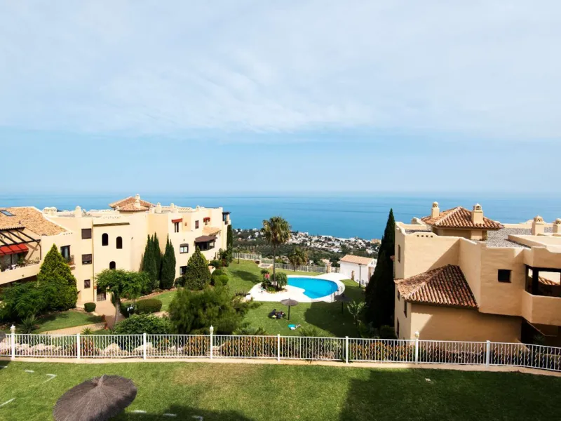 Exclusive property for sale in a luxury residential complex in the Buddhist stupa area in Benalmadena. We find this property completely renovated with the best qualities and design to offer us a modern and cozy atmosphere. It has 110 m2 built distributed 