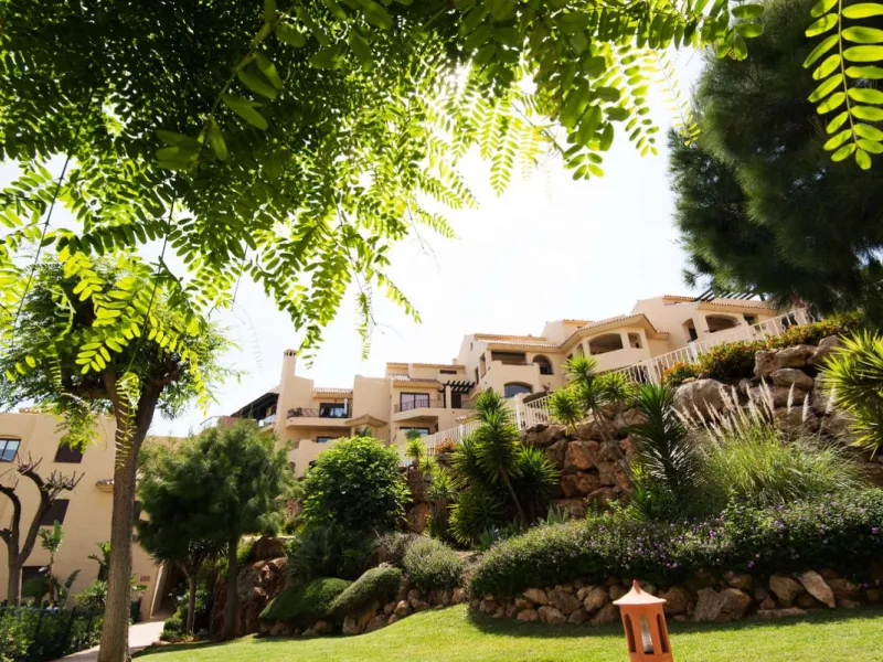 Exclusive property for sale in a luxury residential complex in the Buddhist stupa area in Benalmadena. We find this property completely renovated with the best qualities and design to offer us a modern and cozy atmosphere. It has 110 m2 built distributed 