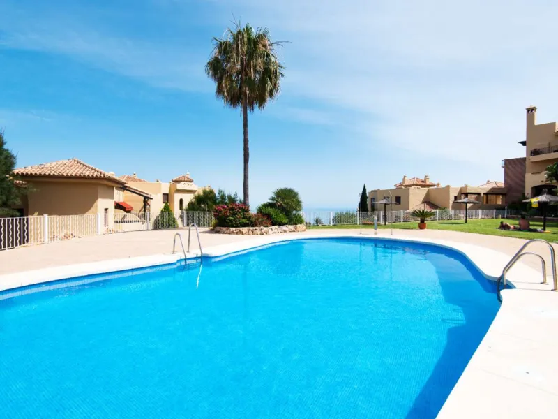 Exclusive property for sale in a luxury residential complex in the Buddhist stupa area in Benalmadena. We find this property completely renovated with the best qualities and design to offer us a modern and cozy atmosphere. It has 110 m2 built distributed 
