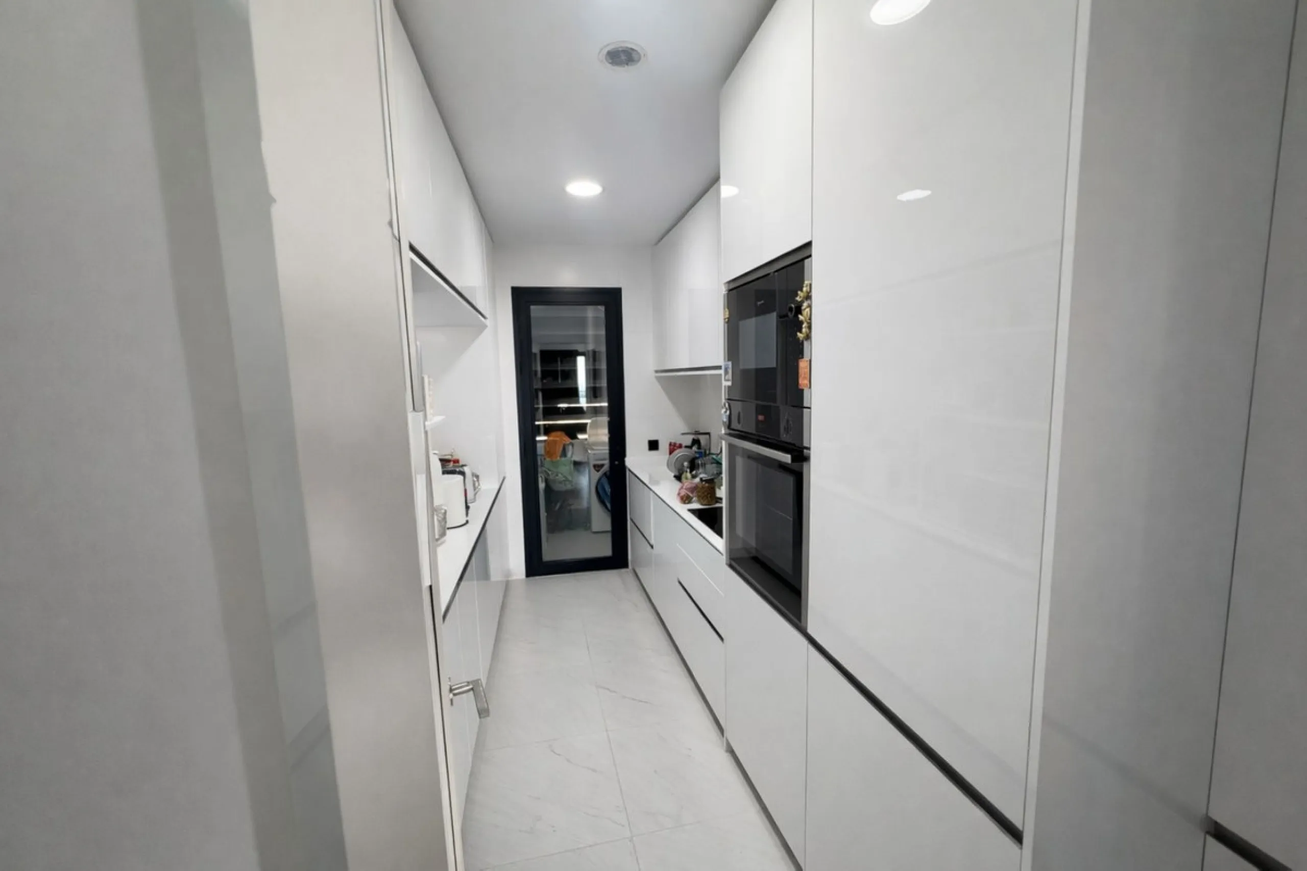 Apartment - Middle Floor Apartment в продаже в Estepona, Málaga. В доме 2 спален и 2 ванных комнат. Площадь дома 138 м²