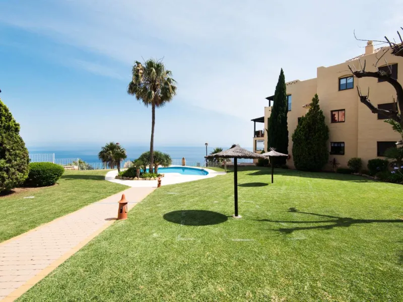 Exclusive property for sale in a luxury residential complex in the Buddhist stupa area in Benalmadena. We find this property completely renovated with the best qualities and design to offer us a modern and cozy atmosphere. It has 110 m2 built distributed 