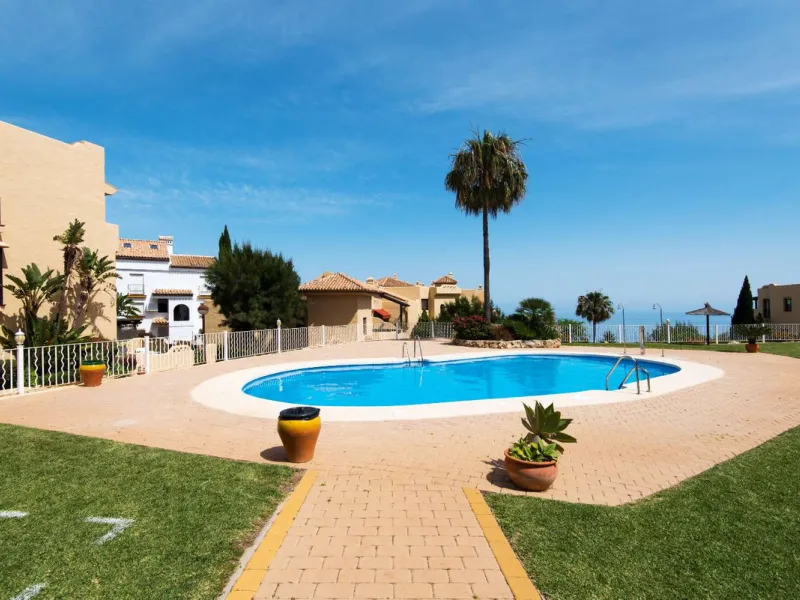 Exclusive property for sale in a luxury residential complex in the Buddhist stupa area in Benalmadena. We find this property completely renovated with the best qualities and design to offer us a modern and cozy atmosphere. It has 110 m2 built distributed 