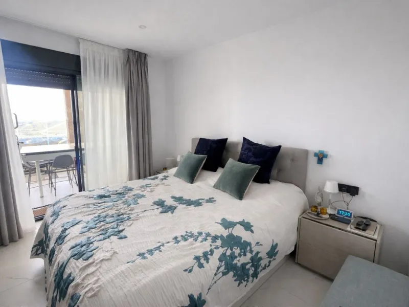 Apartment - Middle Floor Apartment в продаже в Estepona, Málaga. В доме 2 спален и 2 ванных комнат. Площадь дома 138 м²