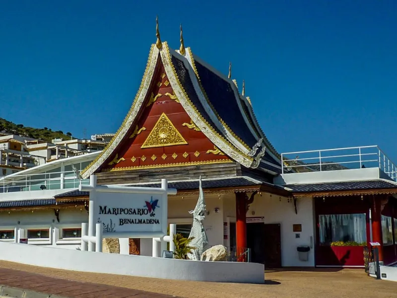 Exclusive property for sale in a luxury residential complex in the Buddhist stupa area in Benalmadena. We find this property completely renovated with the best qualities and design to offer us a modern and cozy atmosphere. It has 110 m2 built distributed 