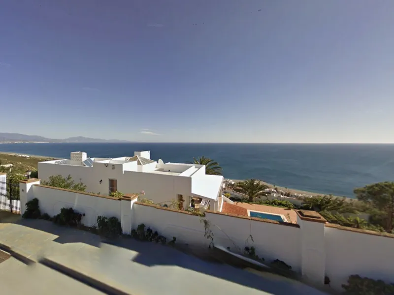 Plot - Residential Plot в продаже в Manilva, Málaga. Площадь дома 450 м². Площадь участка 1100 м²