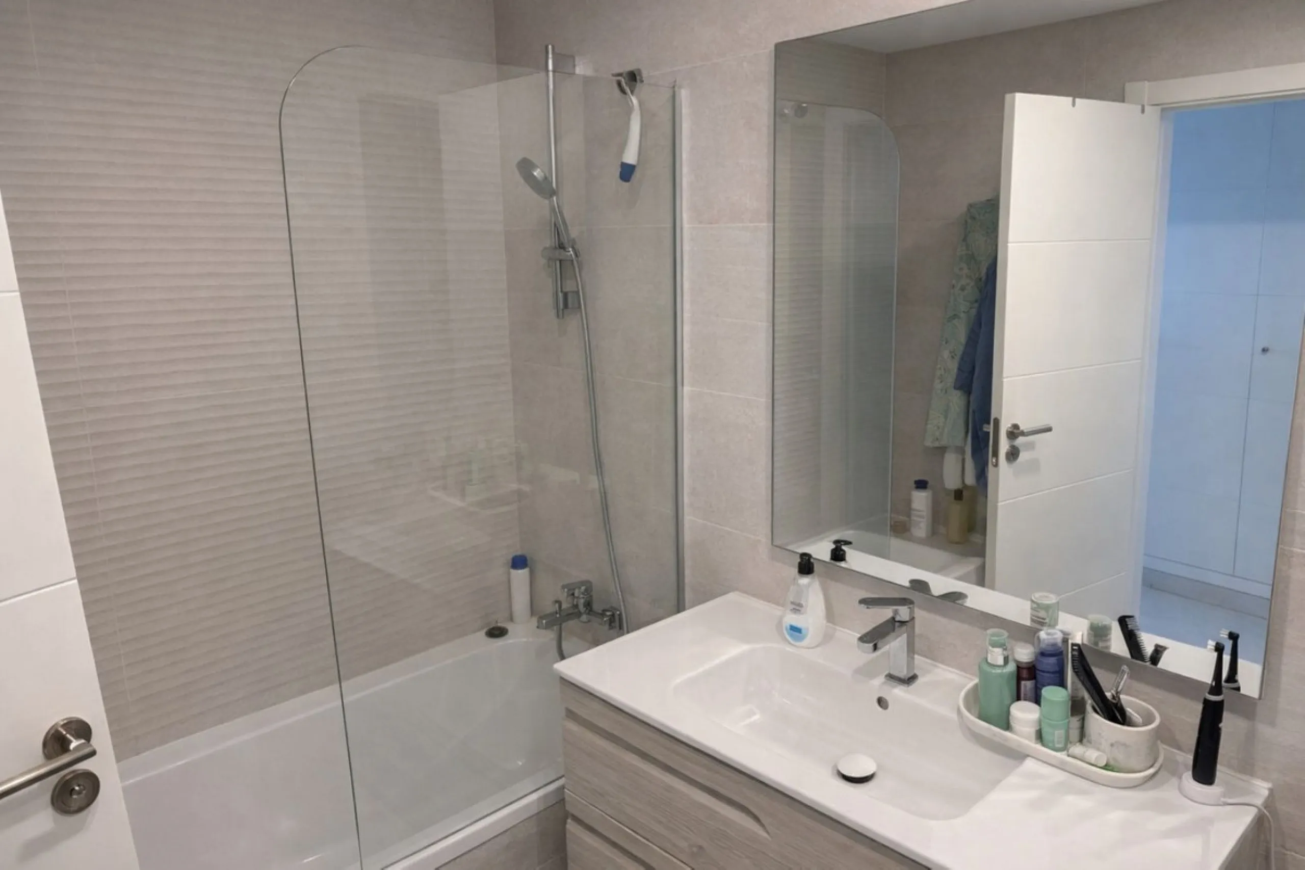 Apartment - Middle Floor Apartment в продаже в Estepona, Málaga. В доме 2 спален и 2 ванных комнат. Площадь дома 138 м²
