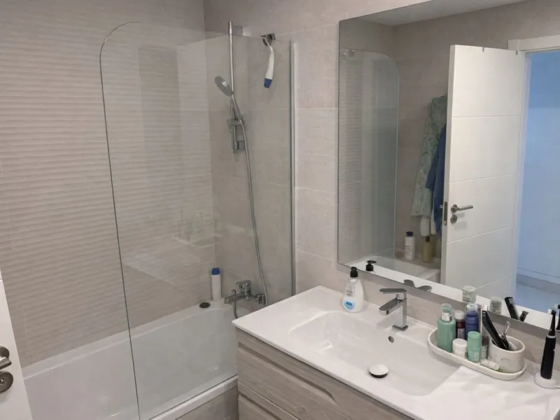 Apartment - Middle Floor Apartment в продаже в Estepona, Málaga. В доме 2 спален и 2 ванных комнат. Площадь дома 138 м²