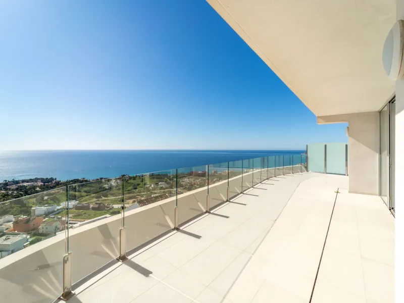 Brand new south facing penthouse duplex, located in the exclusive urbanization of Stupa Hills. The property consists of hall, 3 bedrooms with built-in wardrobes and electric blinds, bathroom and guest toilet, open plan kitchen fully furnished and equipped