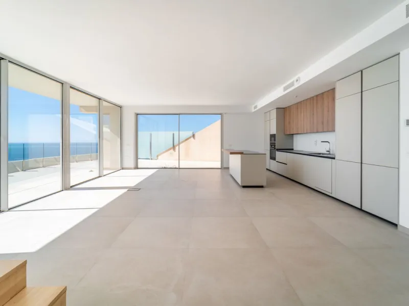 Brand new south facing penthouse duplex, located in the exclusive urbanization of Stupa Hills. The property consists of hall, 3 bedrooms with built-in wardrobes and electric blinds, bathroom and guest toilet, open plan kitchen fully furnished and equipped