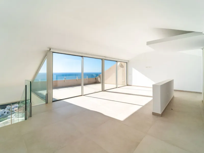 Brand new south facing penthouse duplex, located in the exclusive urbanization of Stupa Hills. The property consists of hall, 3 bedrooms with built-in wardrobes and electric blinds, bathroom and guest toilet, open plan kitchen fully furnished and equipped