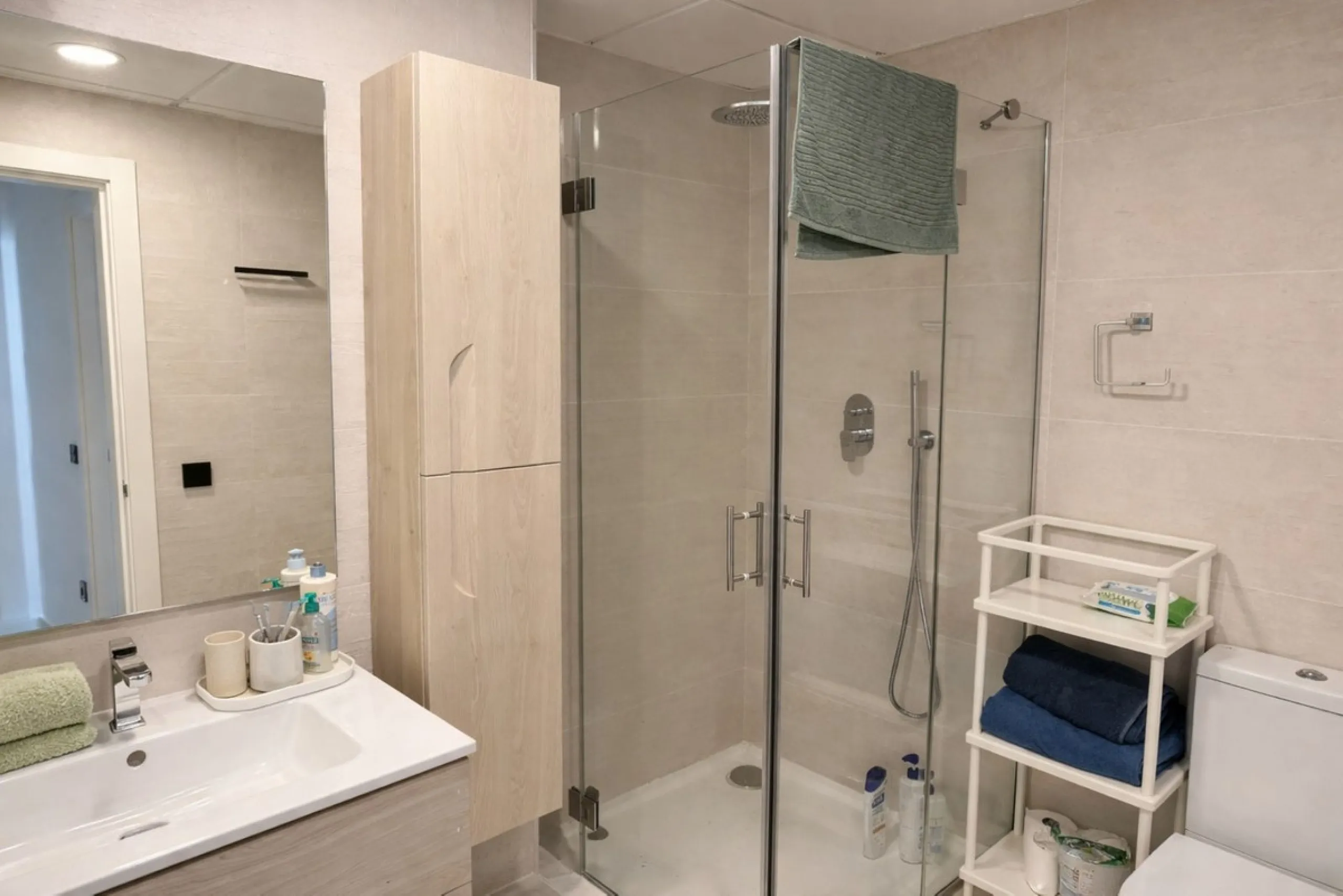 Apartment - Middle Floor Apartment в продаже в Estepona, Málaga. В доме 2 спален и 2 ванных комнат. Площадь дома 138 м²