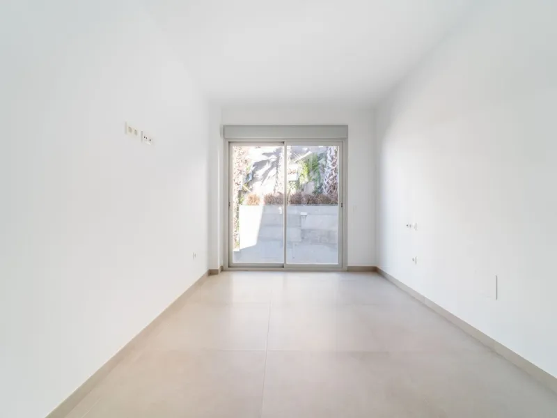 Brand new south facing penthouse duplex, located in the exclusive urbanization of Stupa Hills. The property consists of hall, 3 bedrooms with built-in wardrobes and electric blinds, bathroom and guest toilet, open plan kitchen fully furnished and equipped