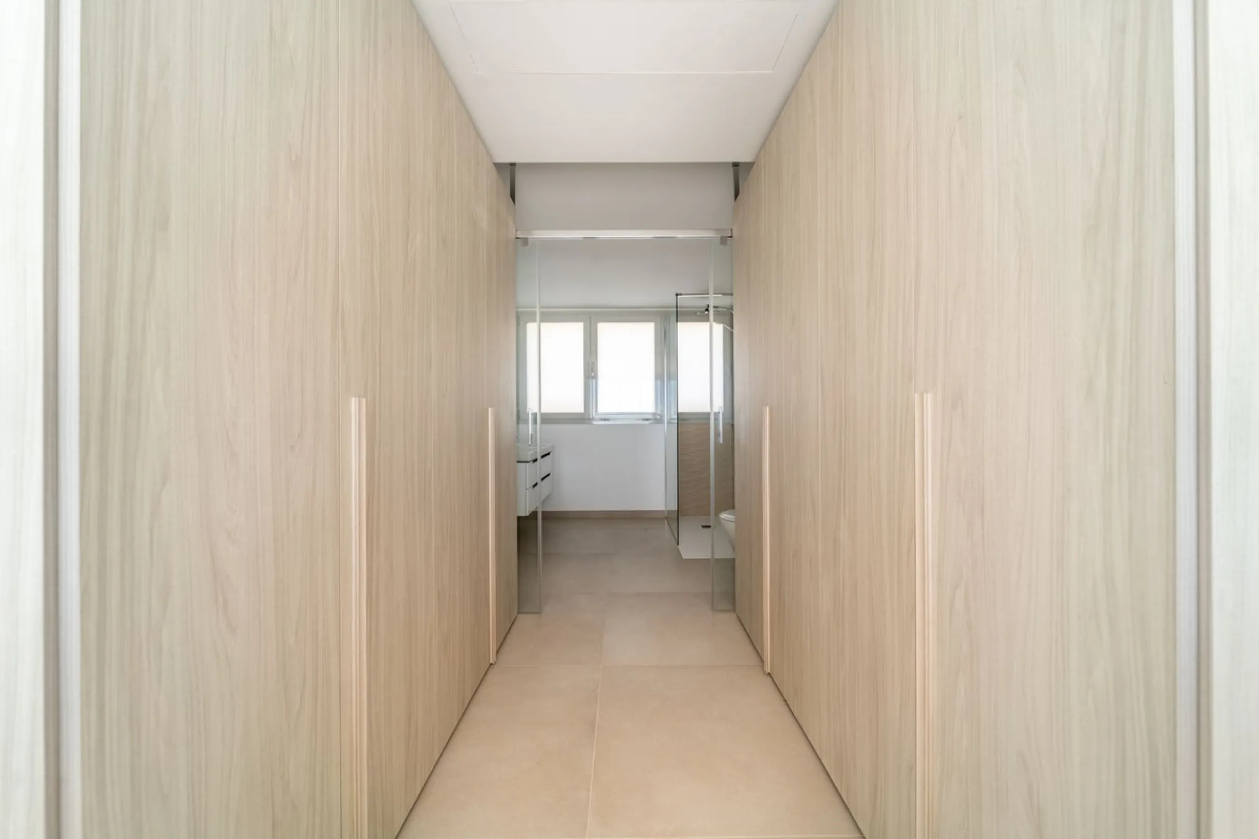 Brand new south facing penthouse duplex, located in the exclusive urbanization of Stupa Hills. The property consists of hall, 3 bedrooms with built-in wardrobes and electric blinds, bathroom and guest toilet, open plan kitchen fully furnished and equipped