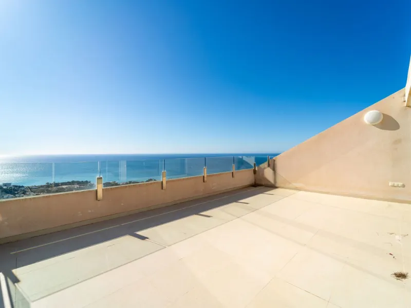 Brand new south facing penthouse duplex, located in the exclusive urbanization of Stupa Hills. The property consists of hall, 3 bedrooms with built-in wardrobes and electric blinds, bathroom and guest toilet, open plan kitchen fully furnished and equipped