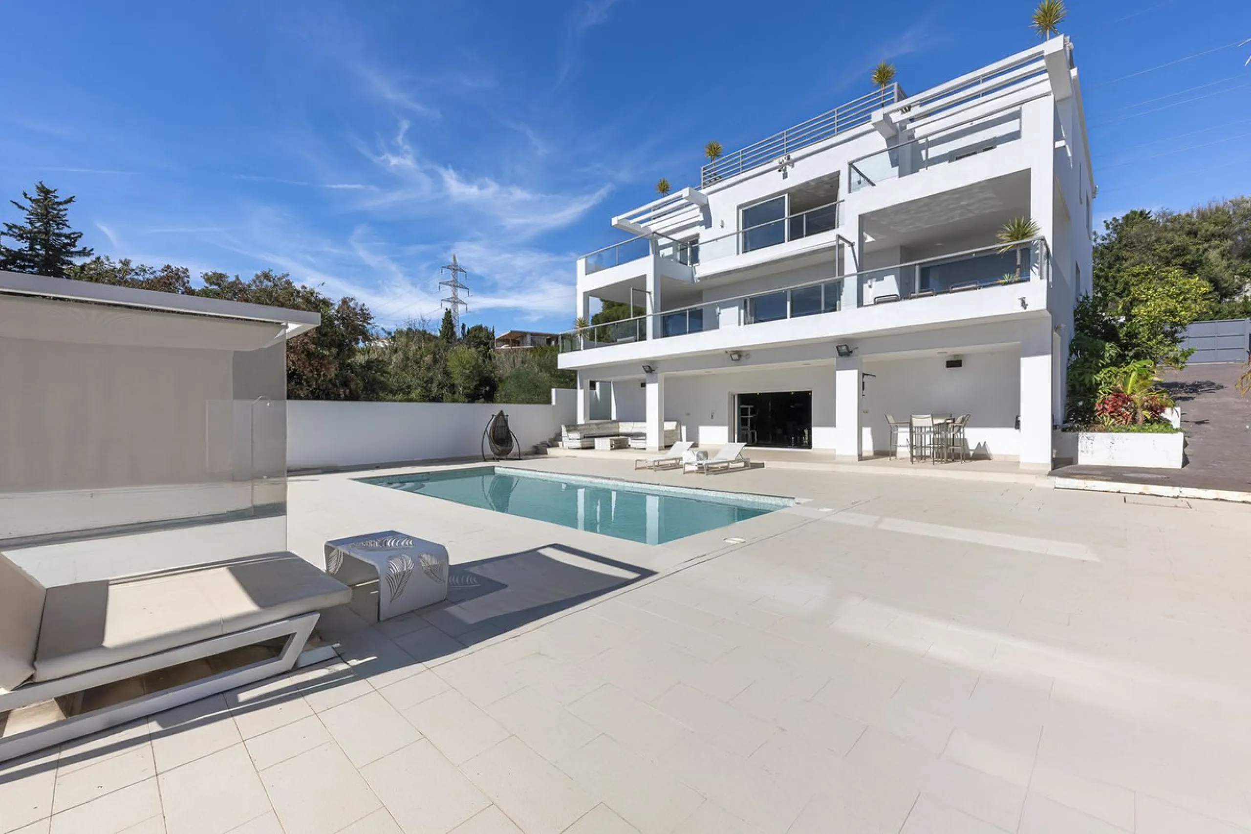 Fabulous private villa with frontal sea views.