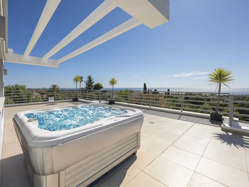 Fabulous private villa with frontal sea views.