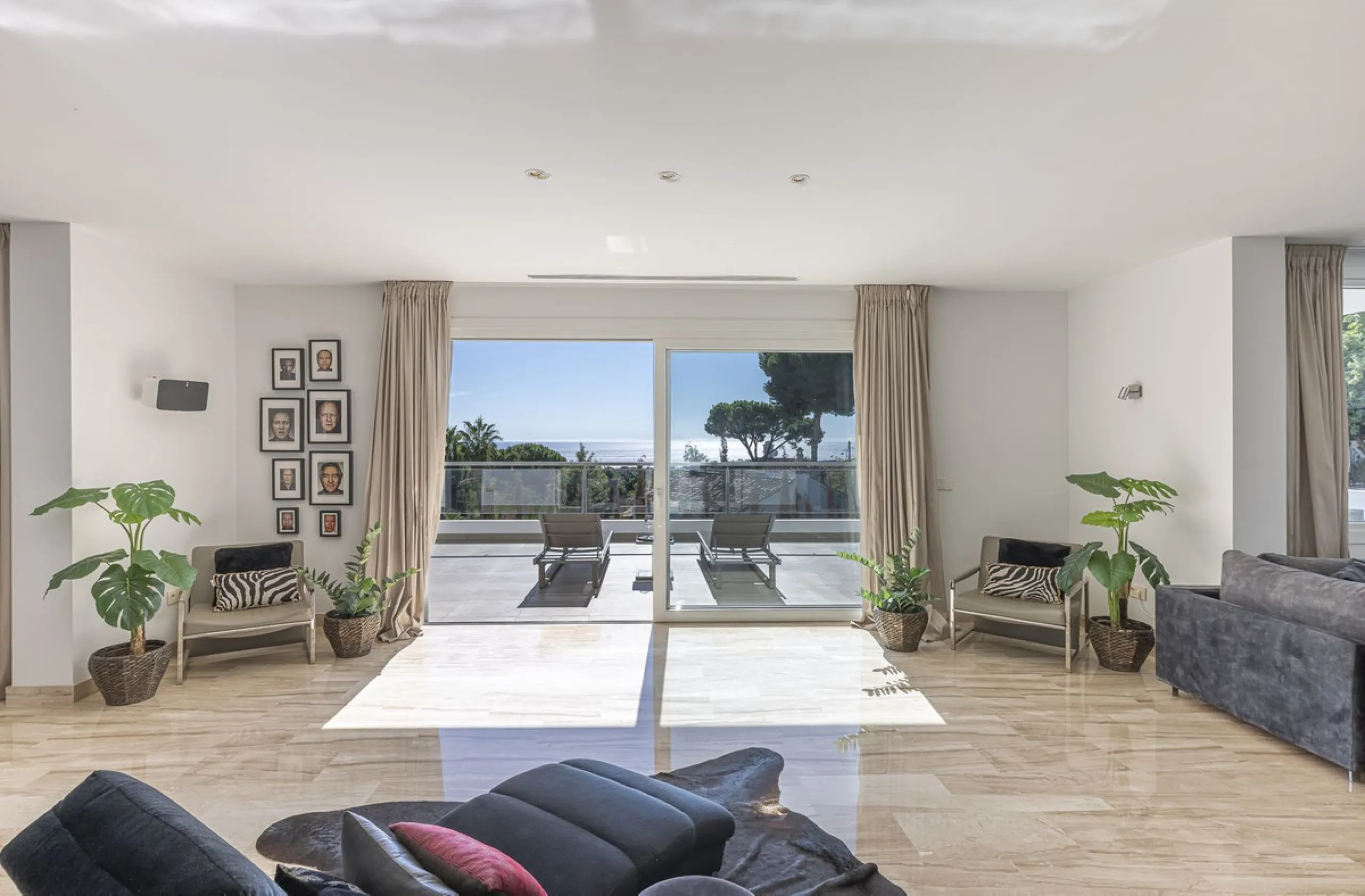 Fabulous private villa with frontal sea views.
