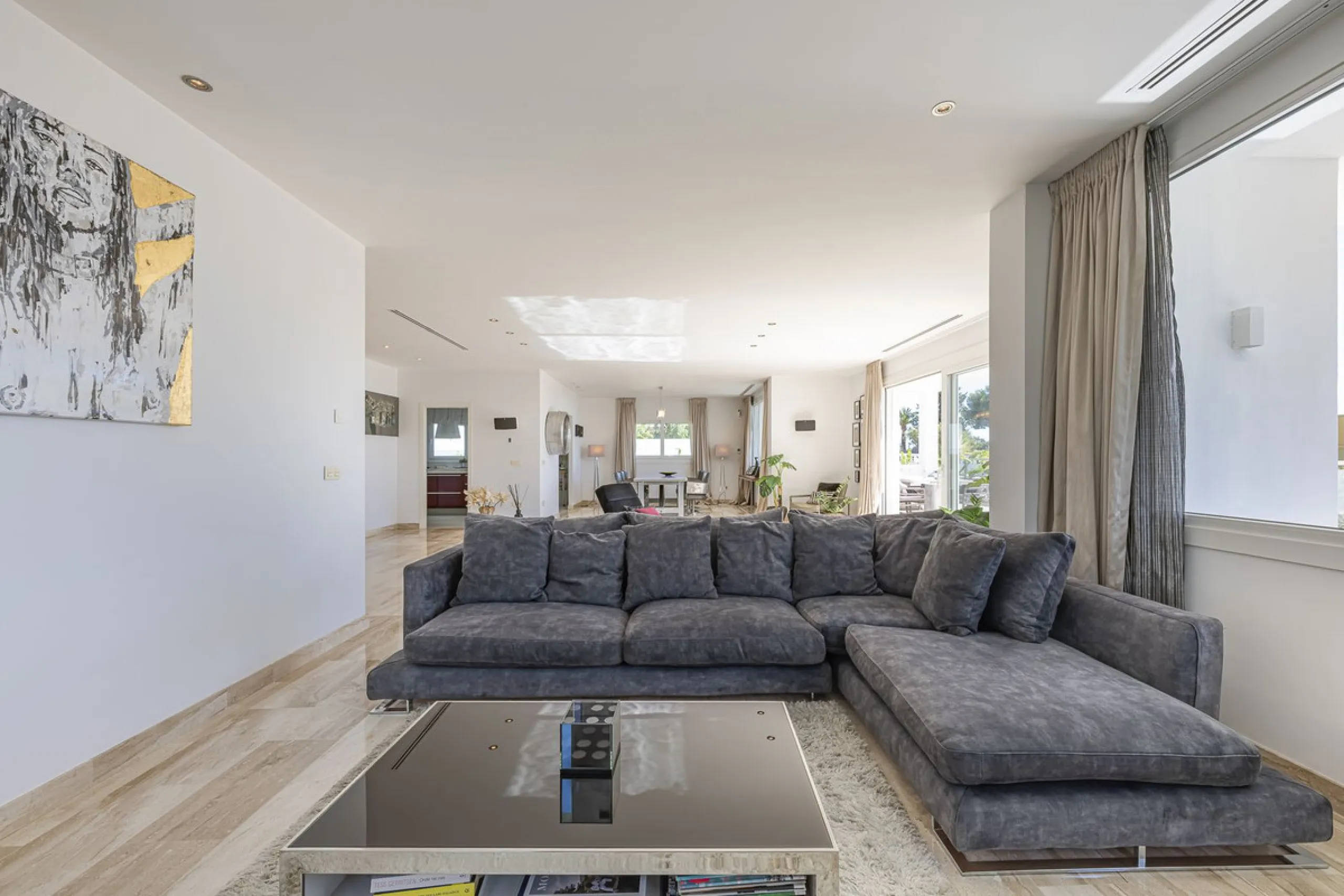 Fabulous private villa with frontal sea views.