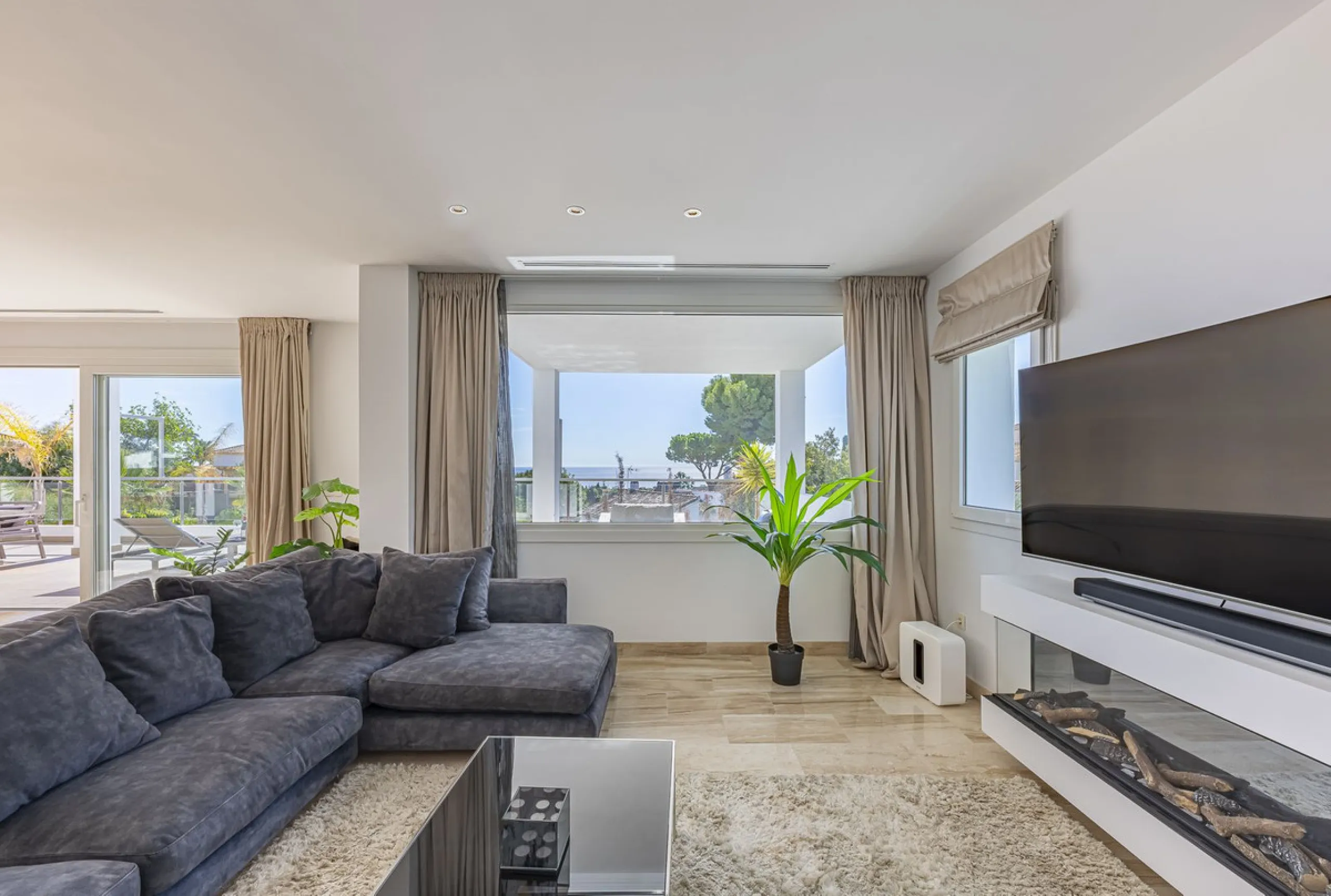 Fabulous private villa with frontal sea views.