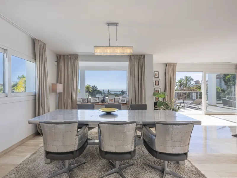 Fabulous private villa with frontal sea views.