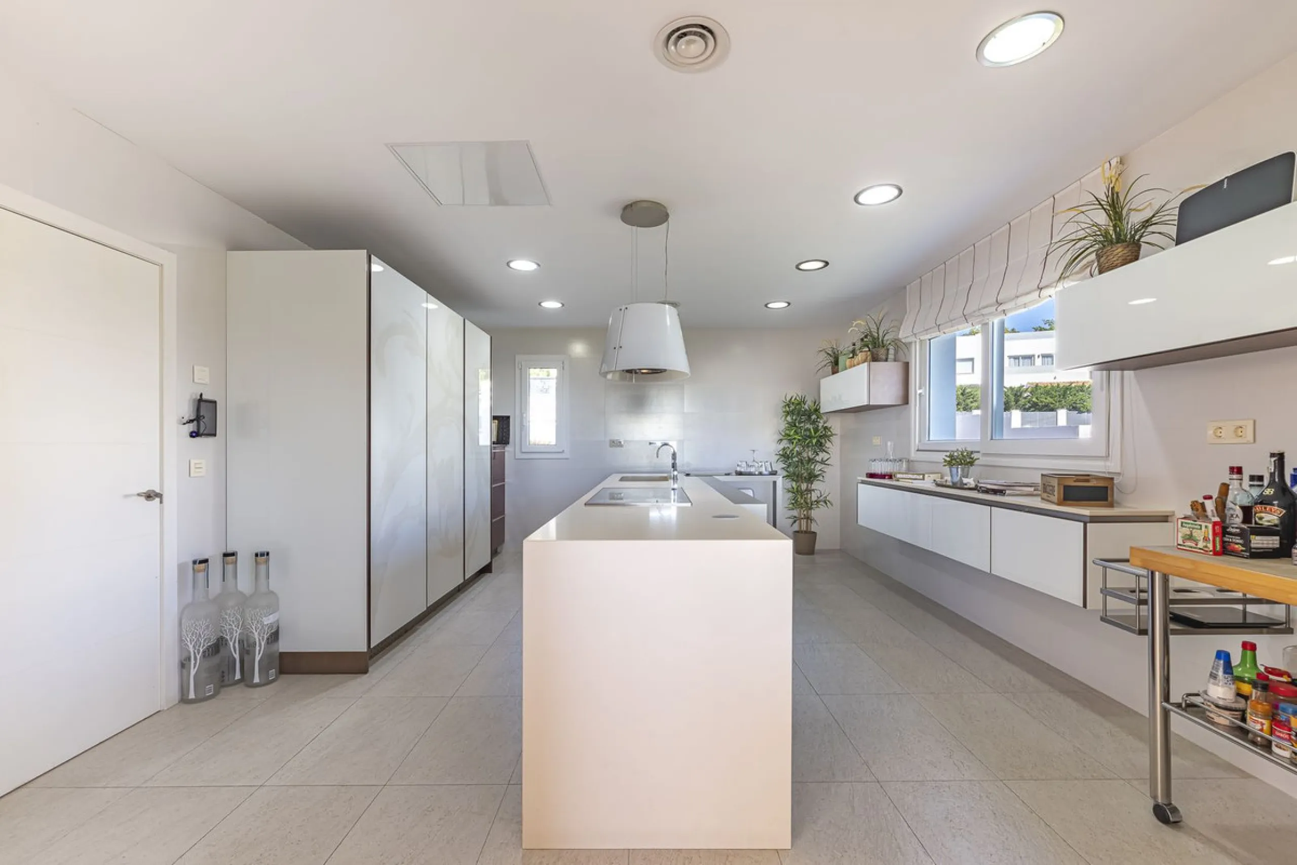 Fabulous private villa with frontal sea views.
