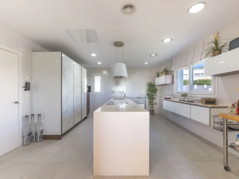 Fabulous private villa with frontal sea views.