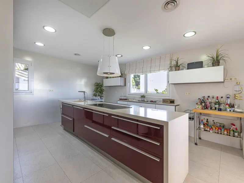 Fabulous private villa with frontal sea views.