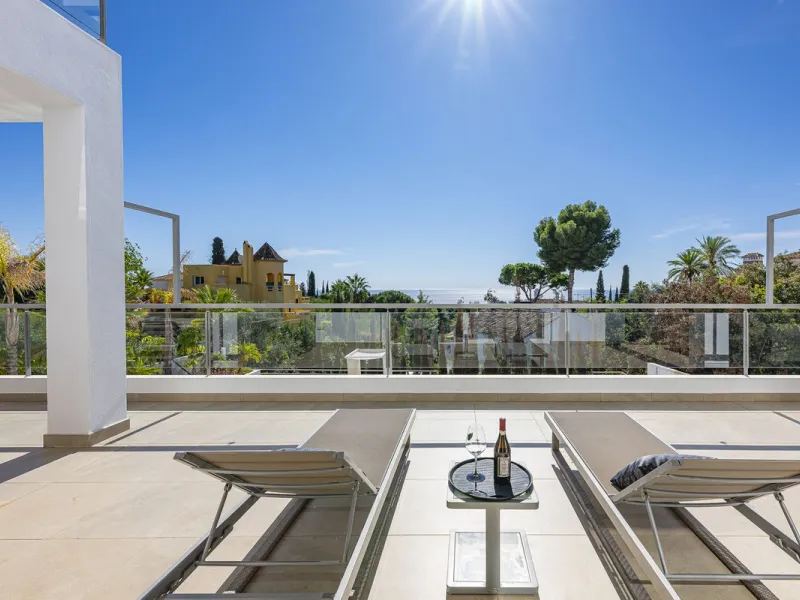 Fabulous private villa with frontal sea views.