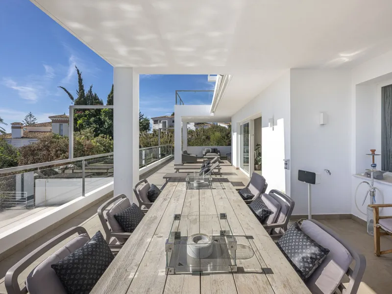 Fabulous private villa with frontal sea views.