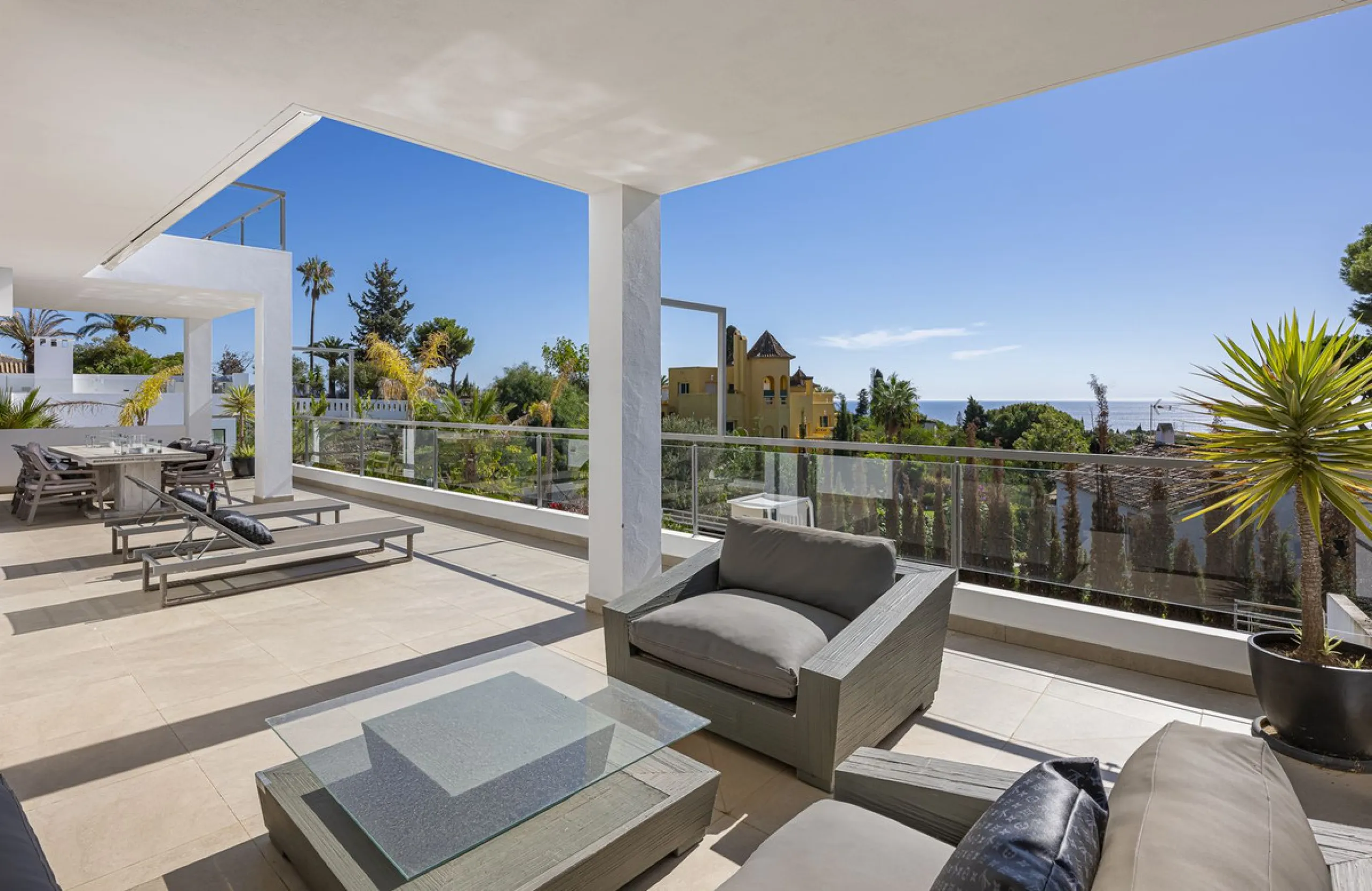 Fabulous private villa with frontal sea views.