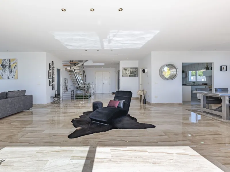 Fabulous private villa with frontal sea views.
