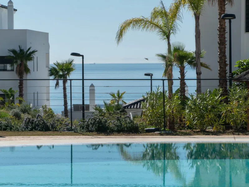 Apartment - Middle Floor Apartment в продаже в Estepona, Málaga. В доме 2 спален и 2 ванных комнат. Площадь дома 138 м²