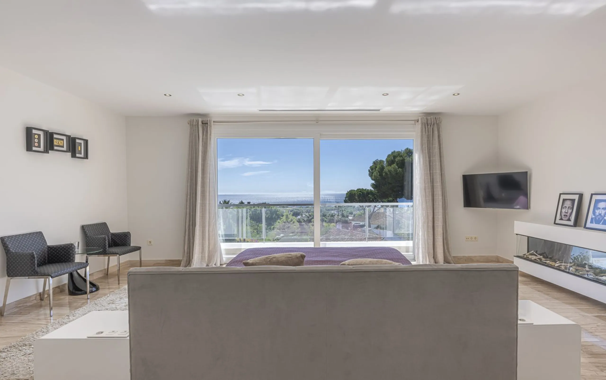 Fabulous private villa with frontal sea views.